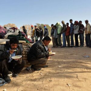 Refugees in line waiting for food at Libyan-Tunisian border
